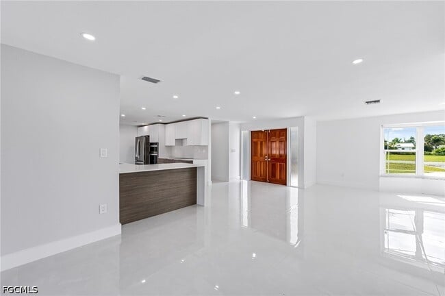 Building Photo - 1729 Cascade Way