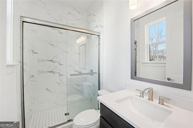 Building Photo - 2815 Medford Dr