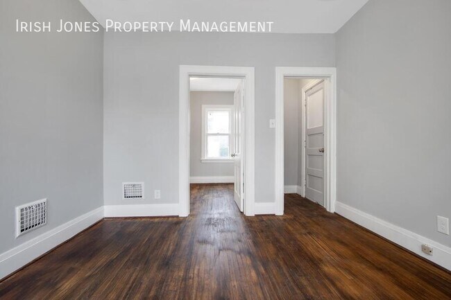 Building Photo - 104 Grote St