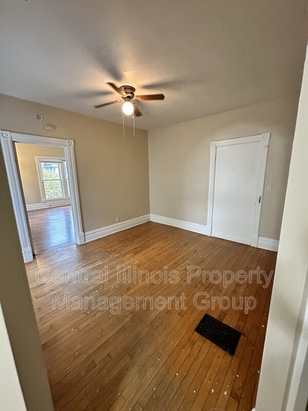 Building Photo - 311 E Locust St