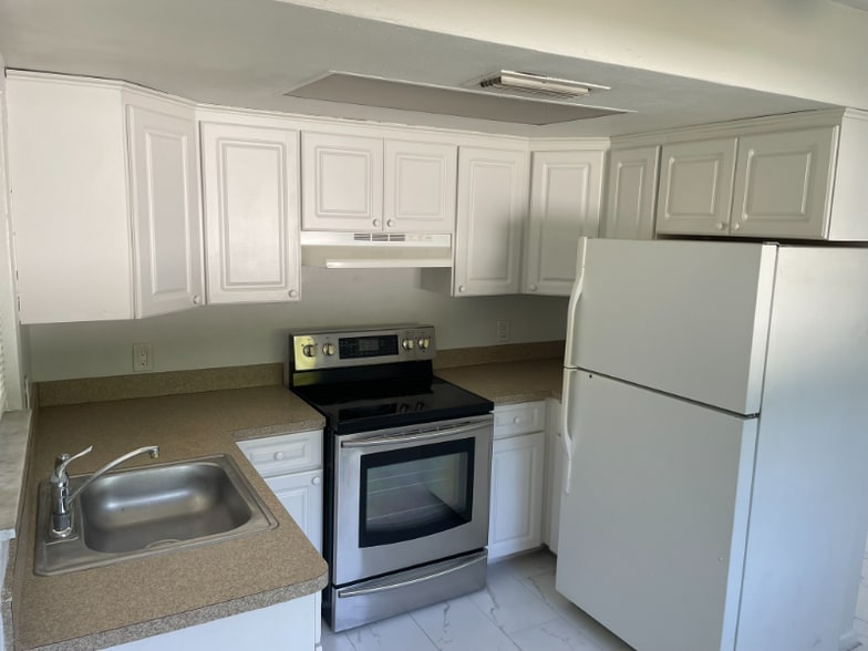 Building Photo - 627 92nd Ave N