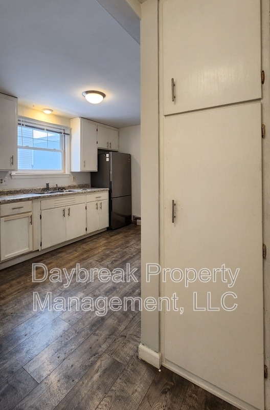 Building Photo - 811 7th Ave N