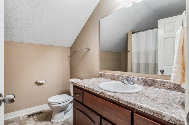 Building Photo - 625 Perolla Dr