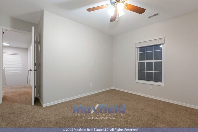 Building Photo - Beautiful 6BD, 3.5BTH, 3GAR Home in Cranberry Hills