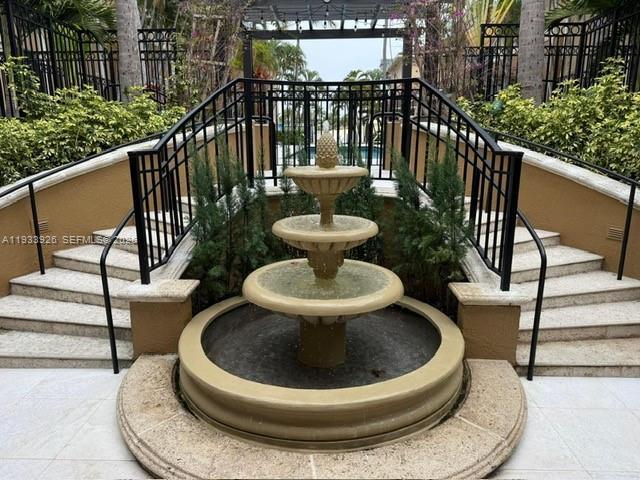 Building Photo - 2961 NE 185th St