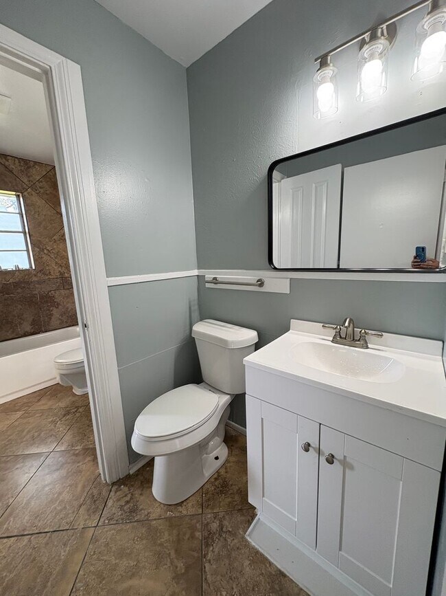 Building Photo - Awesome home with lots of space and storage!