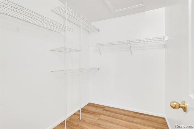 Building Photo - 8208 Chesapeake Cir