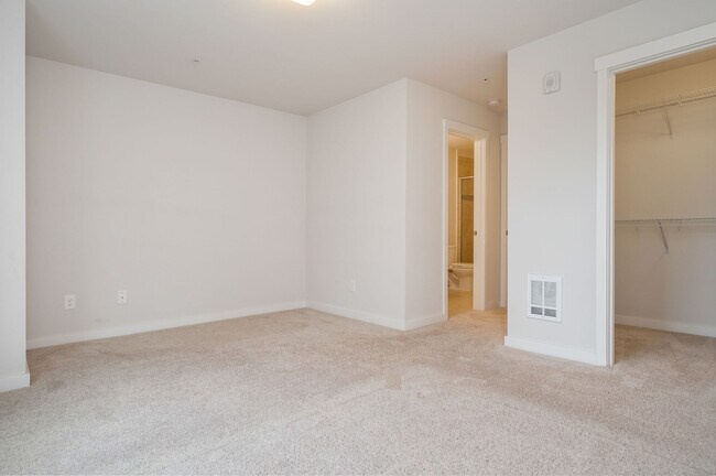 Building Photo - 5903 185th Ct NE