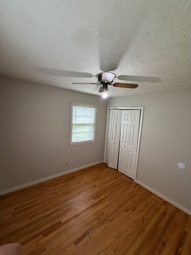Building Photo - Cute Brick House w/ 3 BR | 1.5 BA in Goldsboro *Pikeville school district*