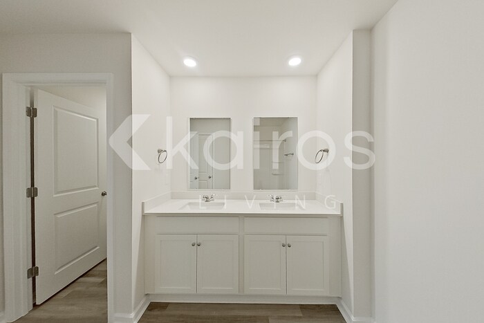 Building Photo - 131 Overstreet Way