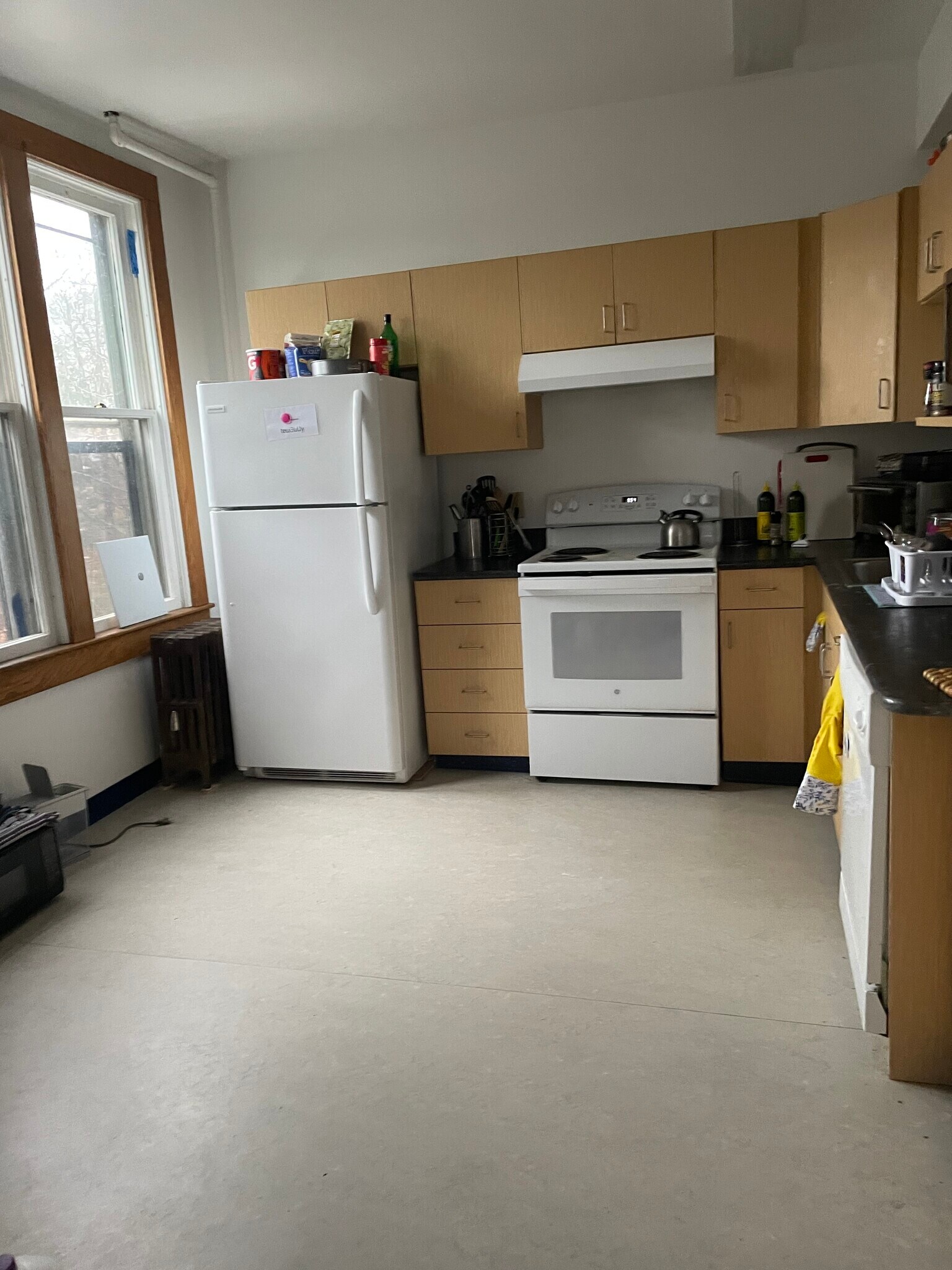 Building Photo - 120 Oak Ave