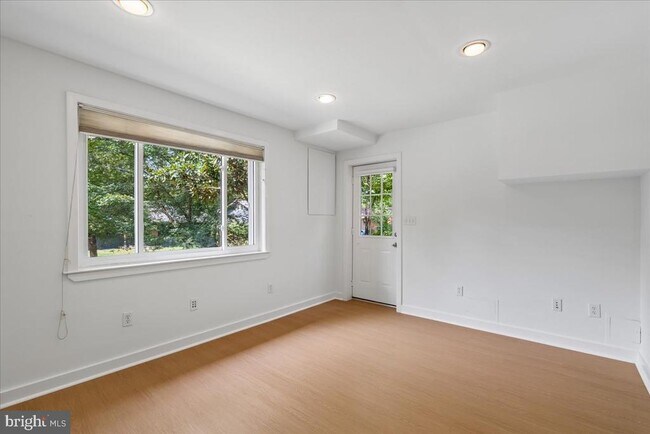 Building Photo - 6403 W Halbert Rd