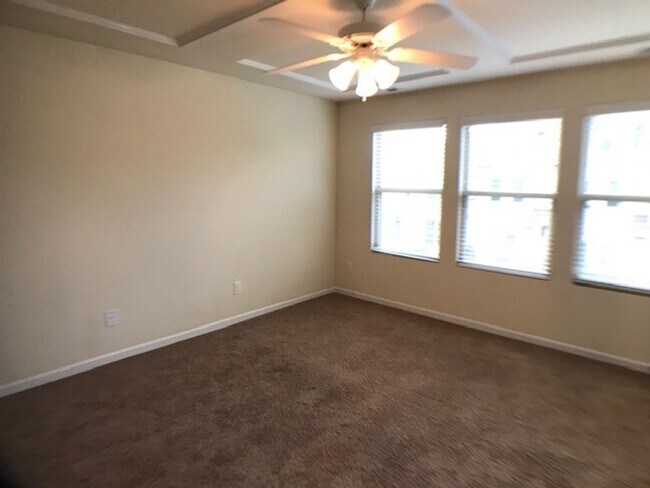 Building Photo - 105 Mt Evans Dr