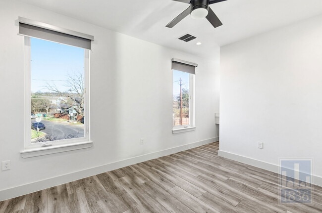 Building Photo - 4701 Sara Dr