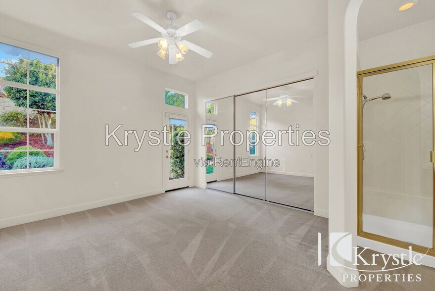 Building Photo - 8401 Benavente Ct