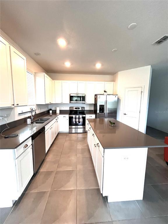 Building Photo - 832 Daring Dr