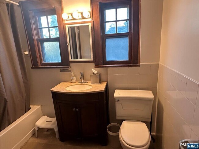 Building Photo - 325 Bogert Ave