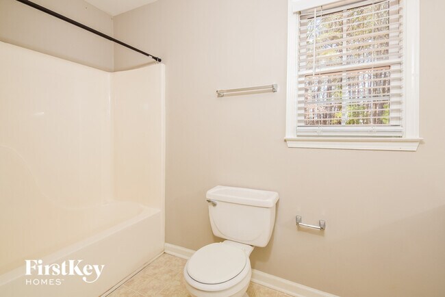 Building Photo - 60 Evans Point