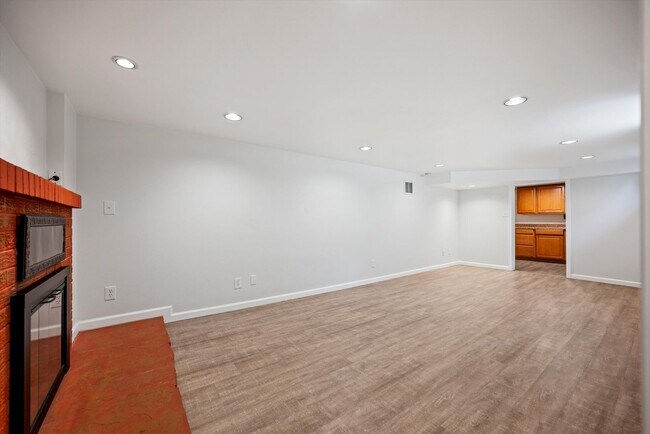 Building Photo - Historic Charm & Modern Comfort in Prime Platt Park Location
