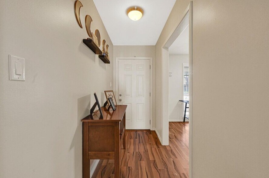 Building Photo - 1109 Frances Dr