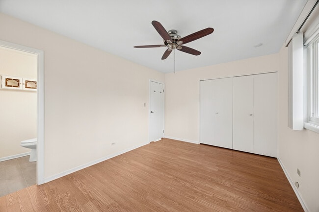 Building Photo - 21W225 Coronet Rd