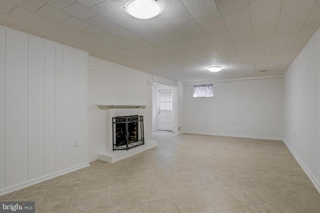 Building Photo - 5107 Bradley Blvd