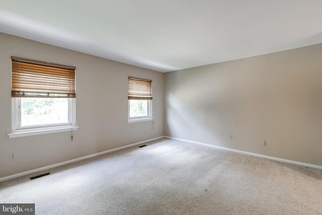 Building Photo - 14 Yorktown Ct