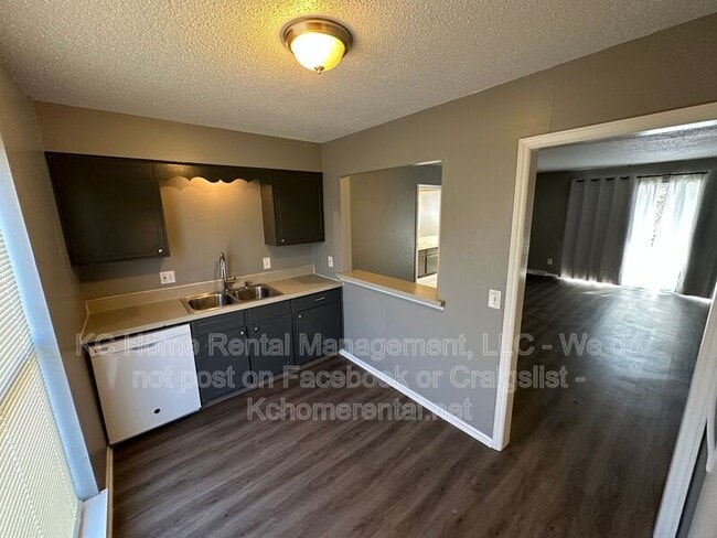 Building Photo - 8725 Countryshire Ln