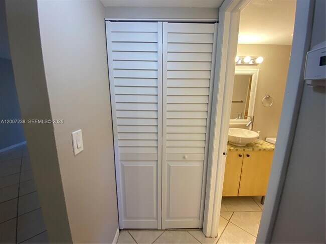 Building Photo - 3399 Foxcroft Rd