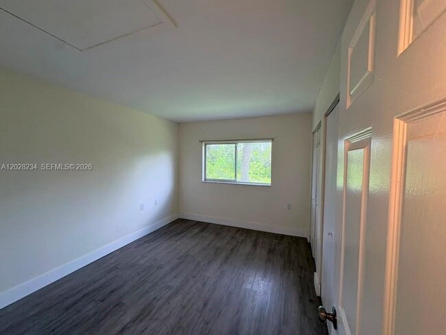 Building Photo - 1141 Lake Victoria Dr