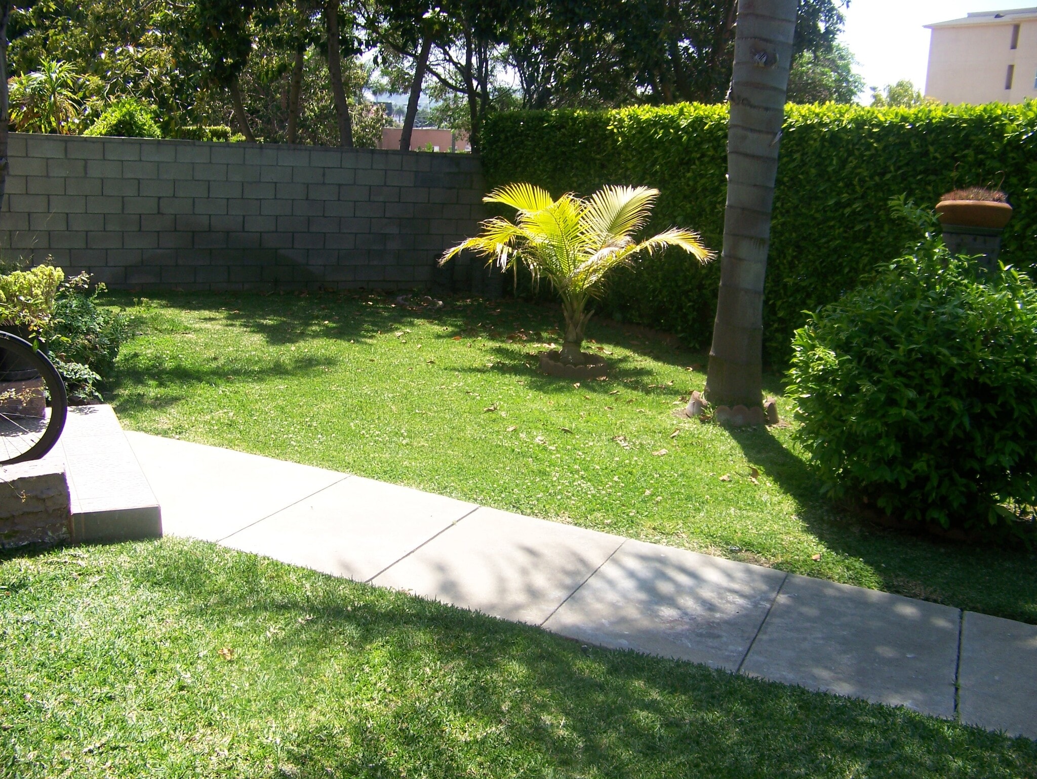 Building Photo - 2500 S Bronson Ave