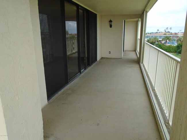 Building Photo - 840 N Atlantic Ave