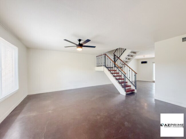 Building Photo - Modern 3/2.5 Glendale Townhome - Villa Charme!