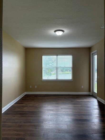 Building Photo - 3700 Paradiso Cir