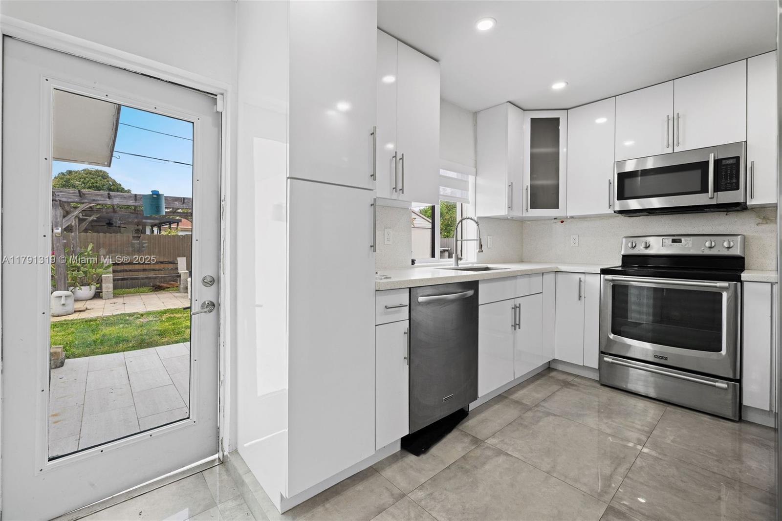 Building Photo - 6511 SW 31st St