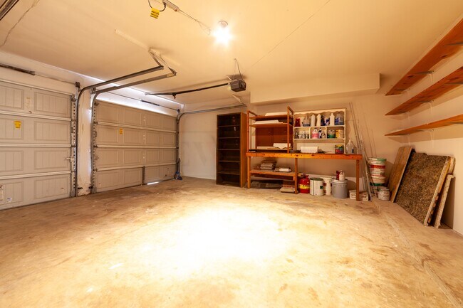 Building Photo - 1722 Foxlake Dr