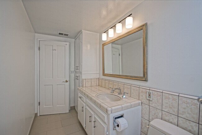 Building Photo - VERY BRIGHT & AIRY, 2050 SQ FT HOME W/ TON...