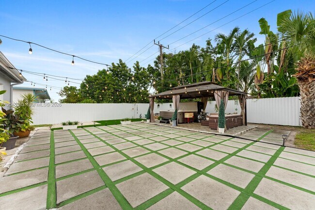 Building Photo - 9508 N Military Trl