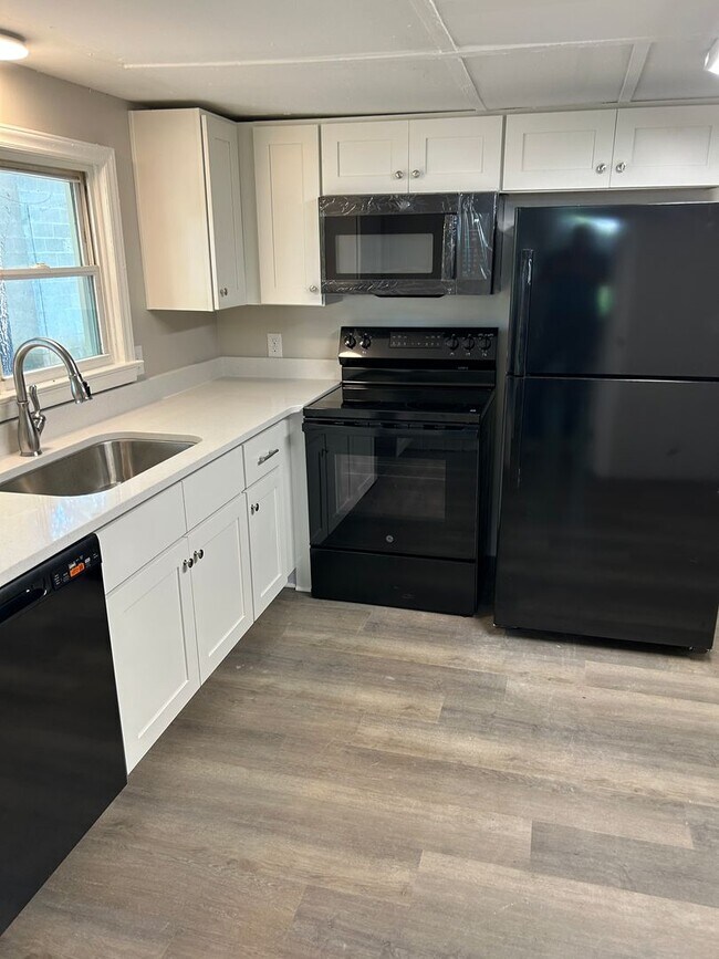 Building Photo - 2315 Dacian St