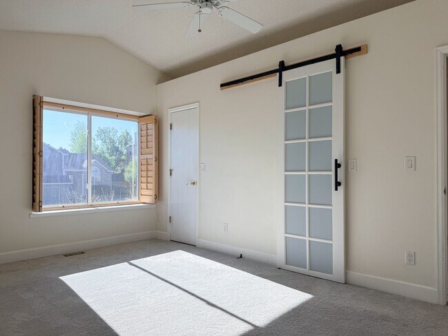 Building Photo - Updated Single-Family Home in Centennial!