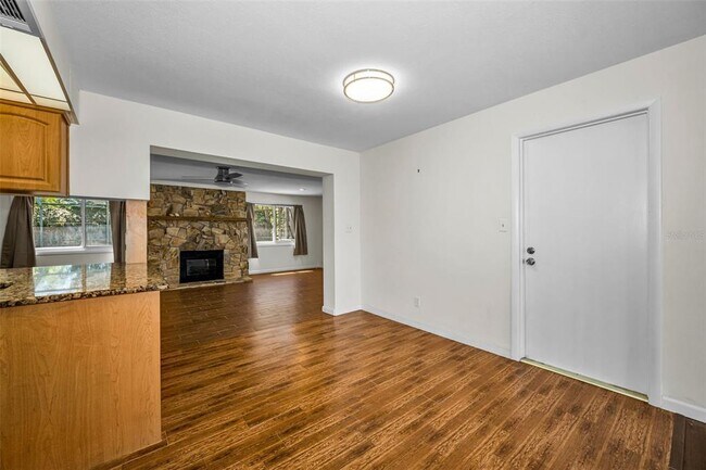 Building Photo - 11490 84th Ave