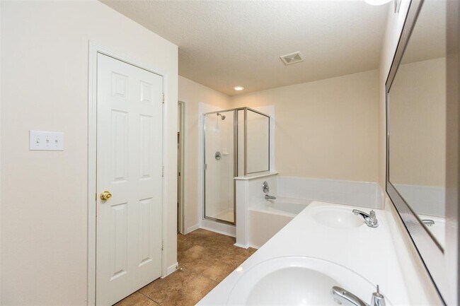 Building Photo - 2659 Cypressvine Dr