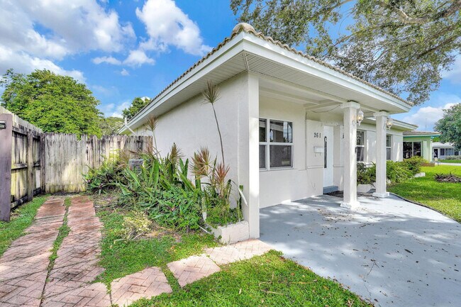 Building Photo - 261 NE 45th St