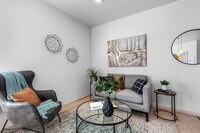 Building Photo - 1 bedroom Kingwood Loft apartments!