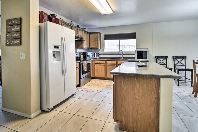 Building Photo - 1836 N Parkside Ln