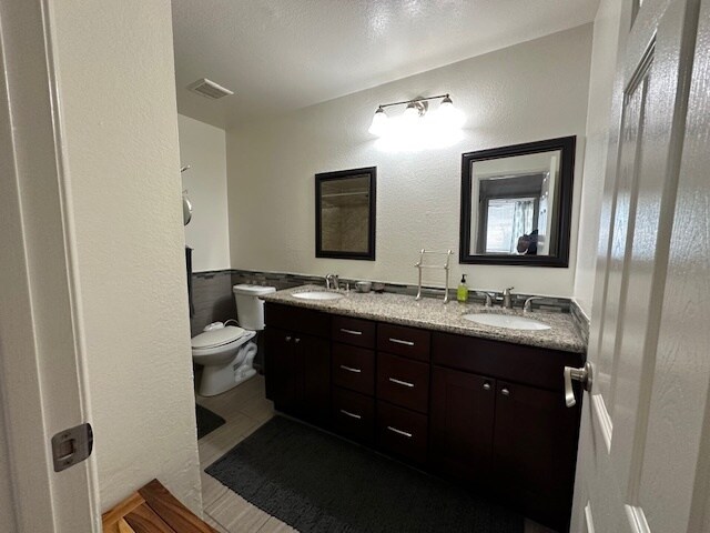 double sink - 1140 E Ocean Blvd