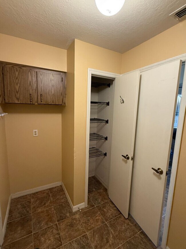 Building Photo - ENJOY EXCLUSIVE RAINBOW RIVER BEACH ACCESS with this beautiful 2BR/2BA Home in Rainbow Springs Co...