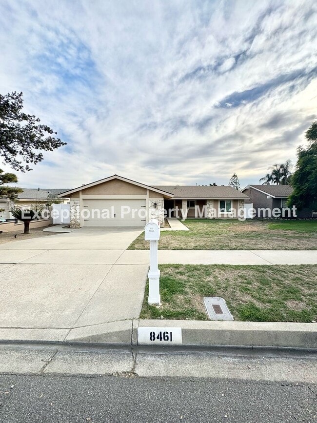 Primary Photo - Great 3 bed 2 bath single story home