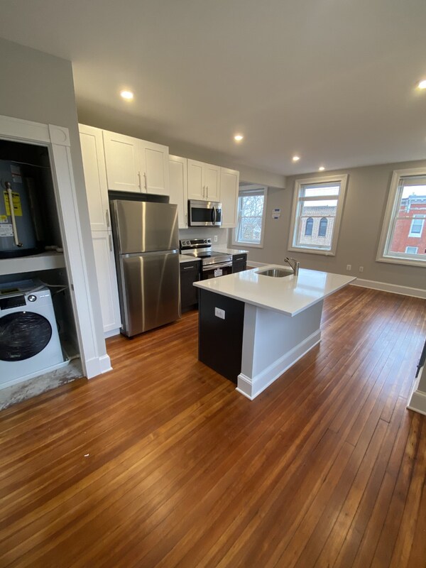 Building Photo - 911 S Ellwood Ave