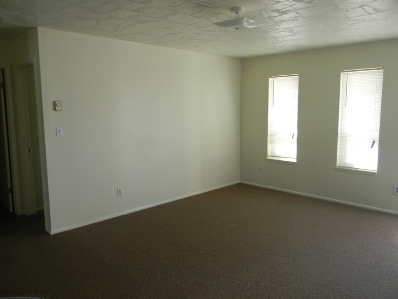 Building Photo - 88 W 820 S